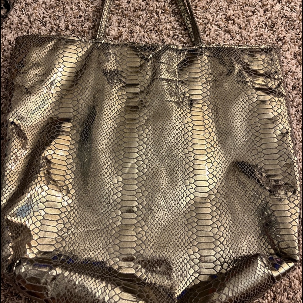Large metallic tote